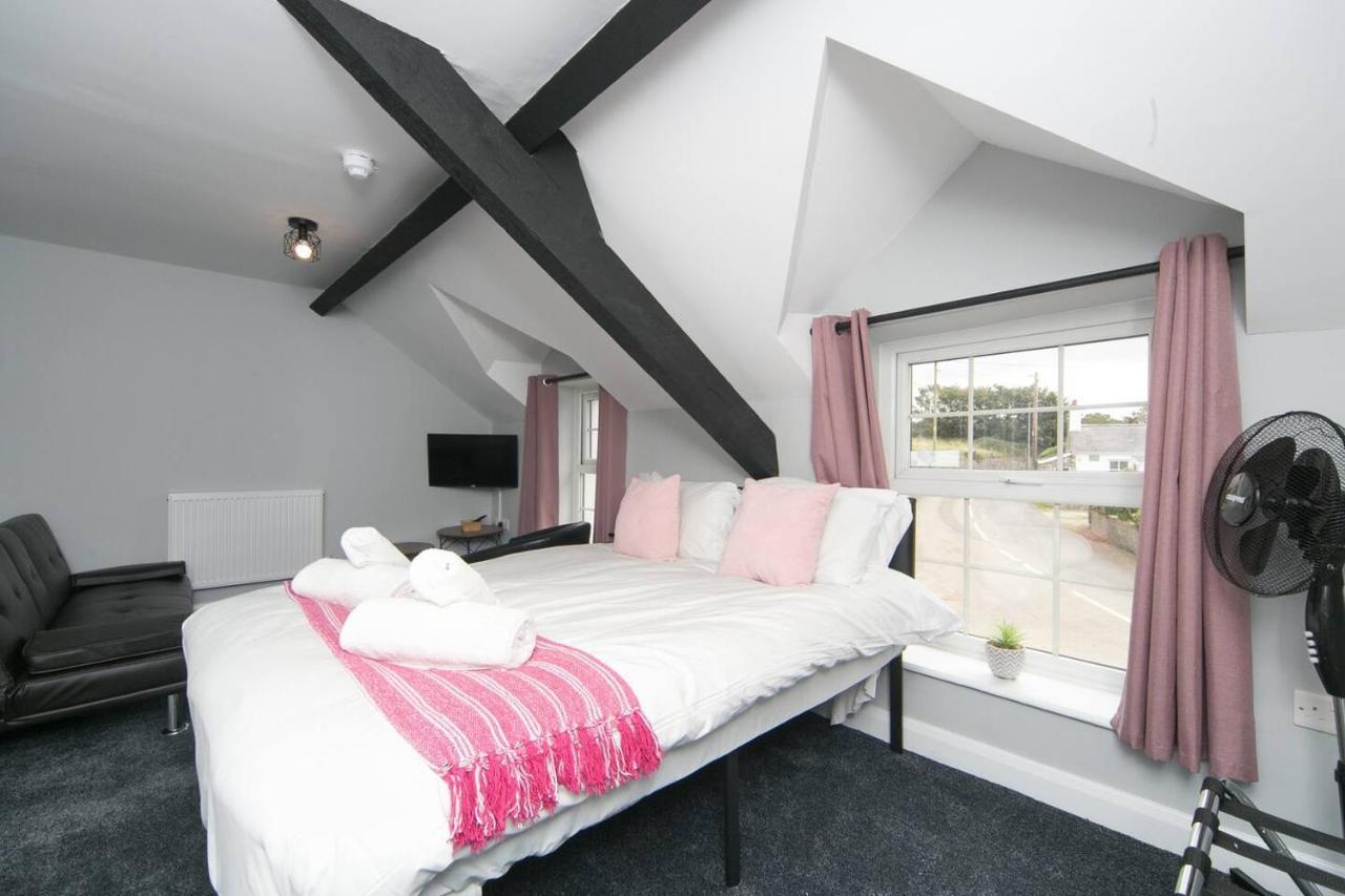 Pass The Keys Modern En-Suite Room In Country Pubrestaurant 2 Llanddona Esterno foto
