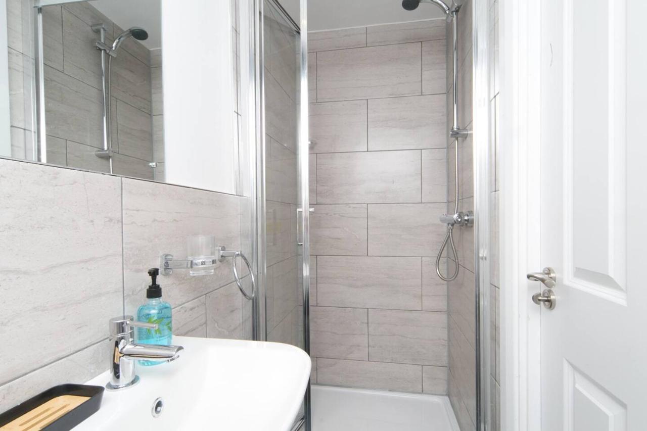 Pass The Keys Modern En-Suite Room In Country Pubrestaurant 2 Llanddona Esterno foto