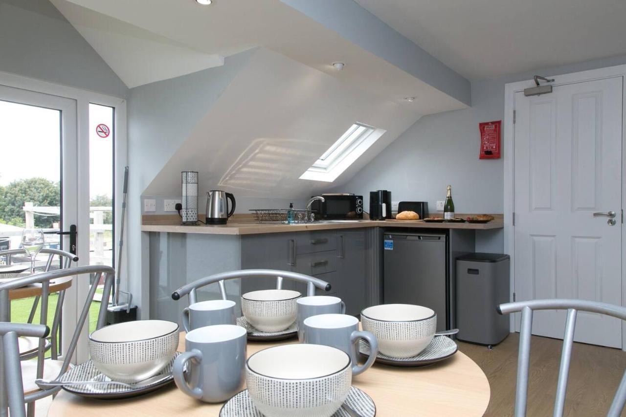 Pass The Keys Modern En-Suite Room In Country Pubrestaurant 2 Llanddona Esterno foto