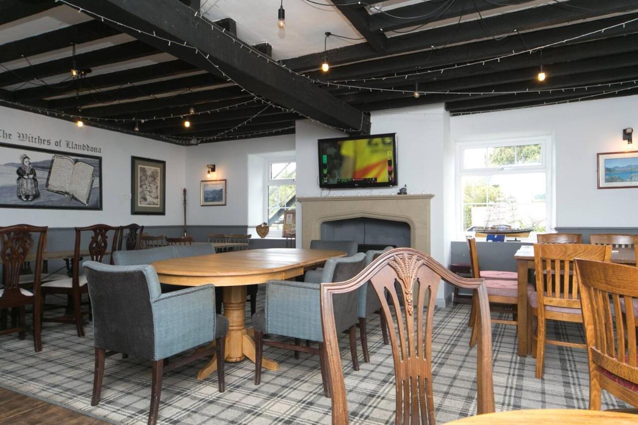 Pass The Keys Modern En-Suite Room In Country Pubrestaurant 2 Llanddona Esterno foto